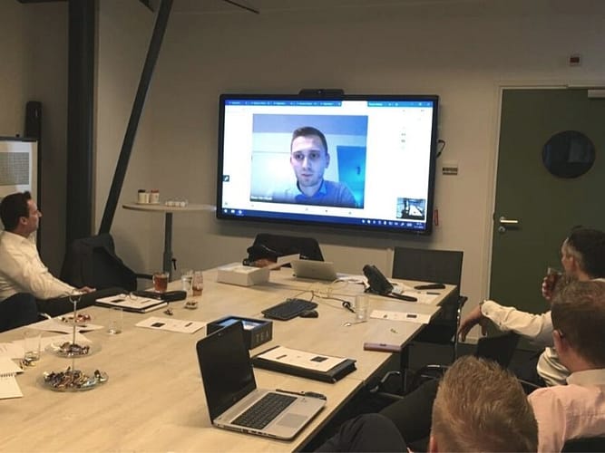 Digi Consult interactief clevertouch scherm tijdens meeting