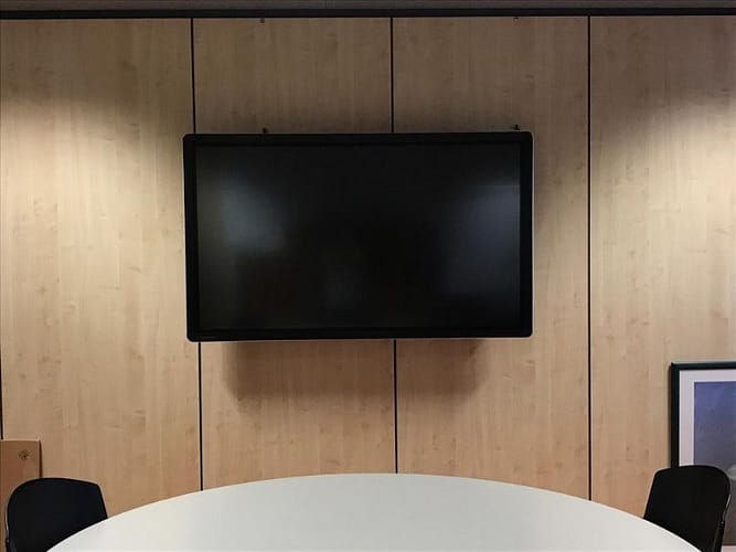 Digi Consult interactief clevertouch scherm in vergaderruimte